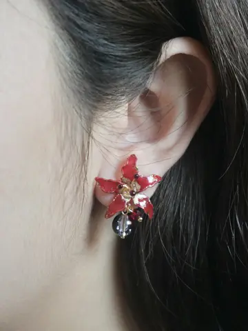 ต่างหูดอกฮิกันบานะ Maroon Fox