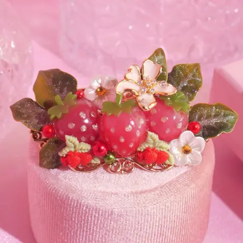 กิ๊บ Strawberry Icepop