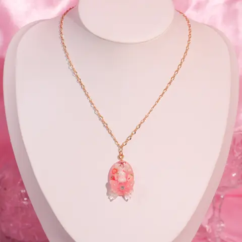 สร้อยคอวงรี Strawberry Bunny Ribbon
