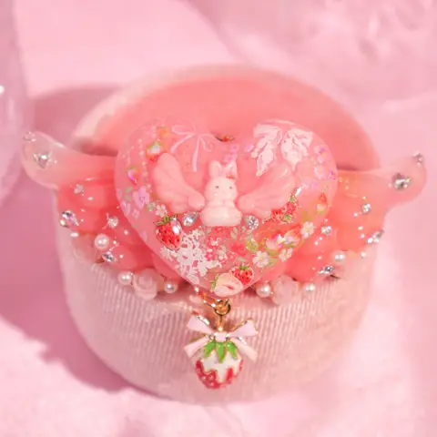 กิ๊บหัวใจปีก Strawberry Bunny Ribbon