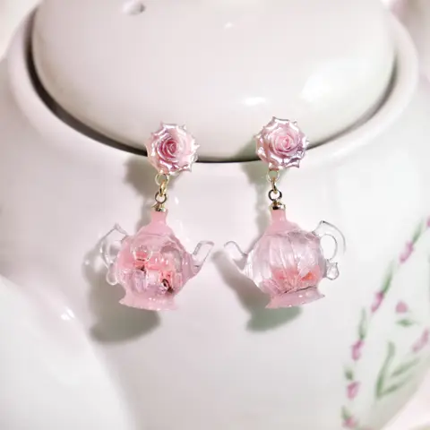 ต่างหูกาชากุหลาบชมพู Bunny x Floral Teapot