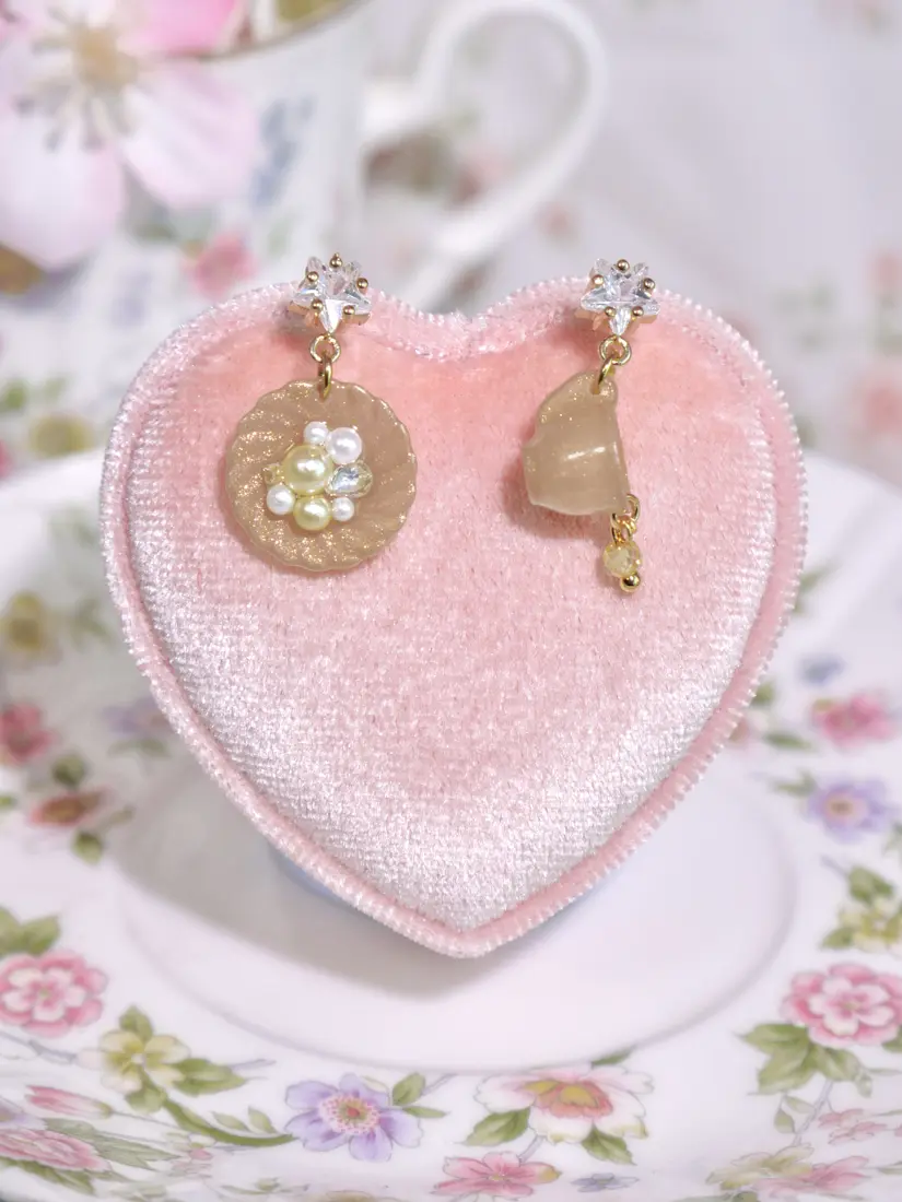 ต่างหูถ้วยจานเดี่ยวน้ำตาลทอง Fleur Glassy Pour ต่างหู MIMEAR