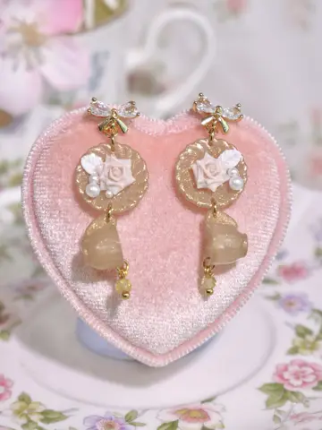 ต่างหูถ้วยจานคู่น้ำตาลทอง Fleur Glassy Pour