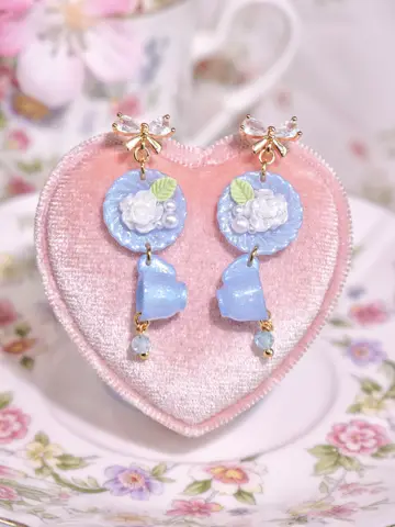 ต่างหูถ้วยจานคู่ฟ้า Fleur Glassy Pour