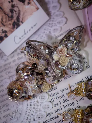 กิ๊บสปริง Amber Crown มงกุฎอำพันแห่งรัตติกาล