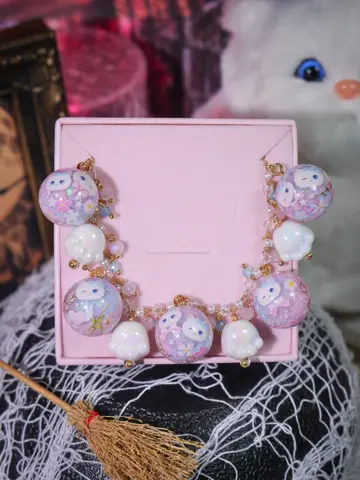 ข้อมือกลมชมพูฟ้าแมวขาว