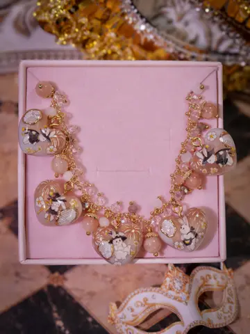 ข้อมือหัวใจน้ำตาลครีมกระต่ายแม่มด