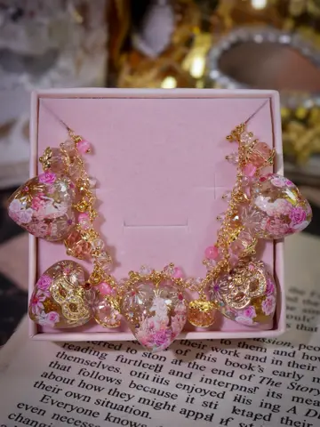 ข้อมือหัวใจน้ำตาลม้าชมพูหน้ากาก