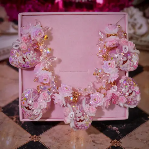 ข้อมือ Blossom Vines เถาวัลย์ดอกไม้ชมพู