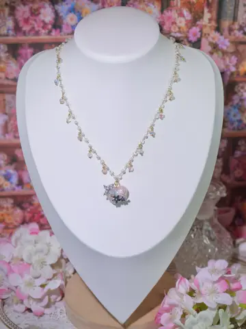 สร้อยคอหัวใจพาสเทลสวนดอกไม้กระต่ายขาว