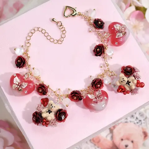 ข้อมือใจหมีผีเสื้อกุหลาบแดง