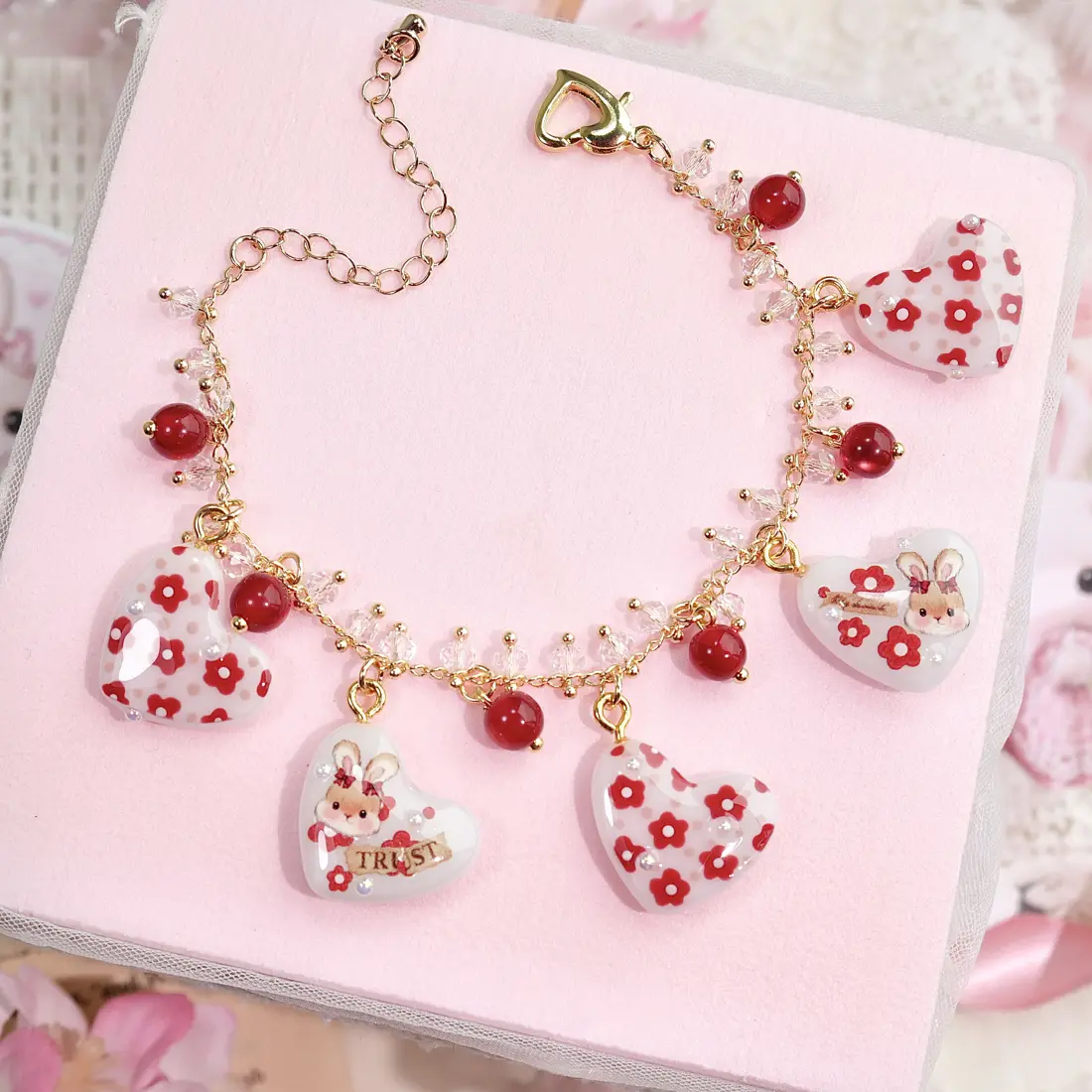ข้อมือใจขาวกระต่ายดอกไม้แดง สร้อยข้อมือ MIMEAR