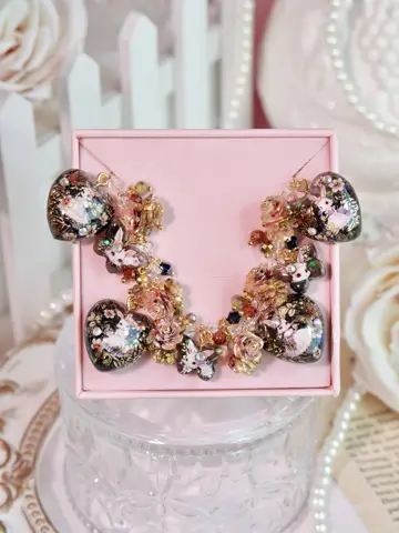ข้อมือหัวใจผีเสื้อน้ำตาลกระต่ายชุดกระโปรง