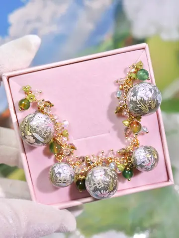 ข้อมือกลมเขียวหม่นแมวและผองเพื่อน