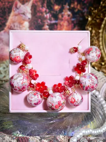 ข้อมือกลมจิ้งจอกแดง