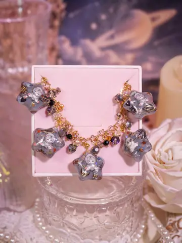 ข้อมือดาวเทาแมวอวกาศ