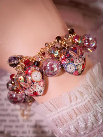 ข้อมือหัวใจดำแดงกระต่ายน้ำตาลโหล