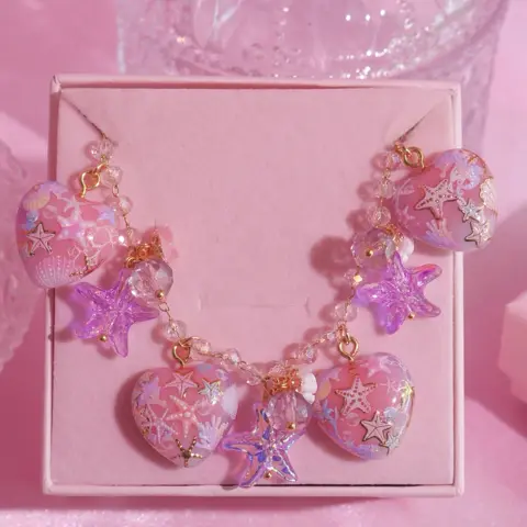 ข้อมือดาวทะเลหัวใจชมพูม่วง